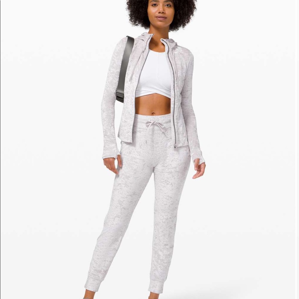 NWT Size 8 Ready to Crush Jogger in Chrome